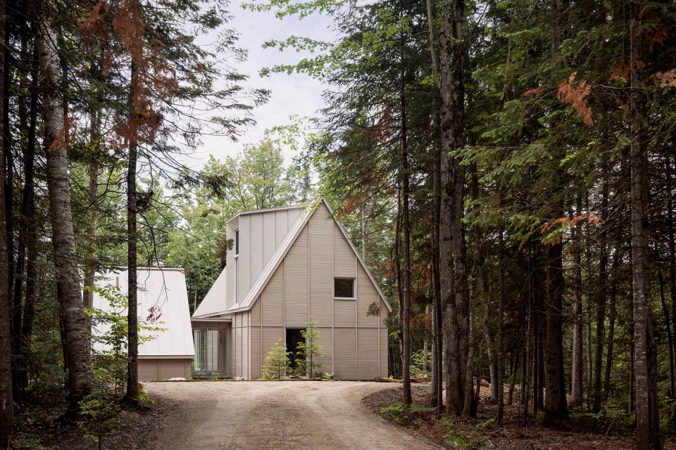 beside chalets by appareil architecture
