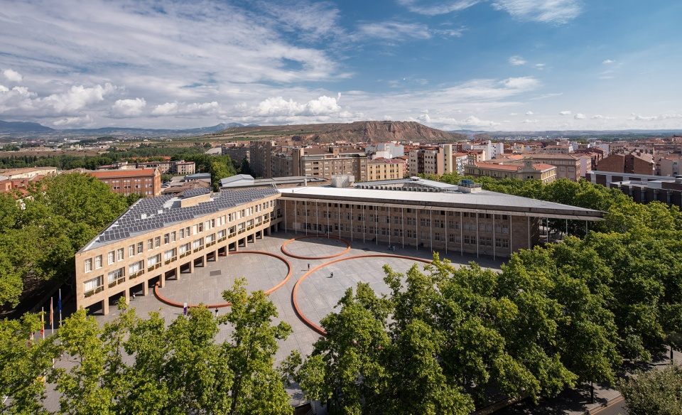 1973 2021 ayuntamiento de logrono by lanza atelier