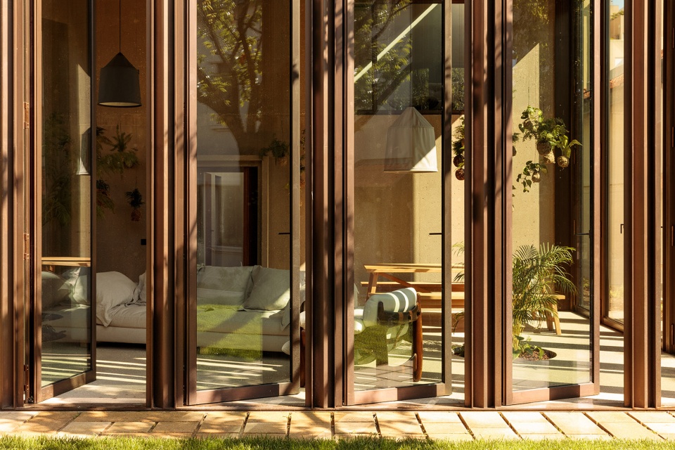 HOUSE 2 OPORTO by Ricardo Bak Gordon