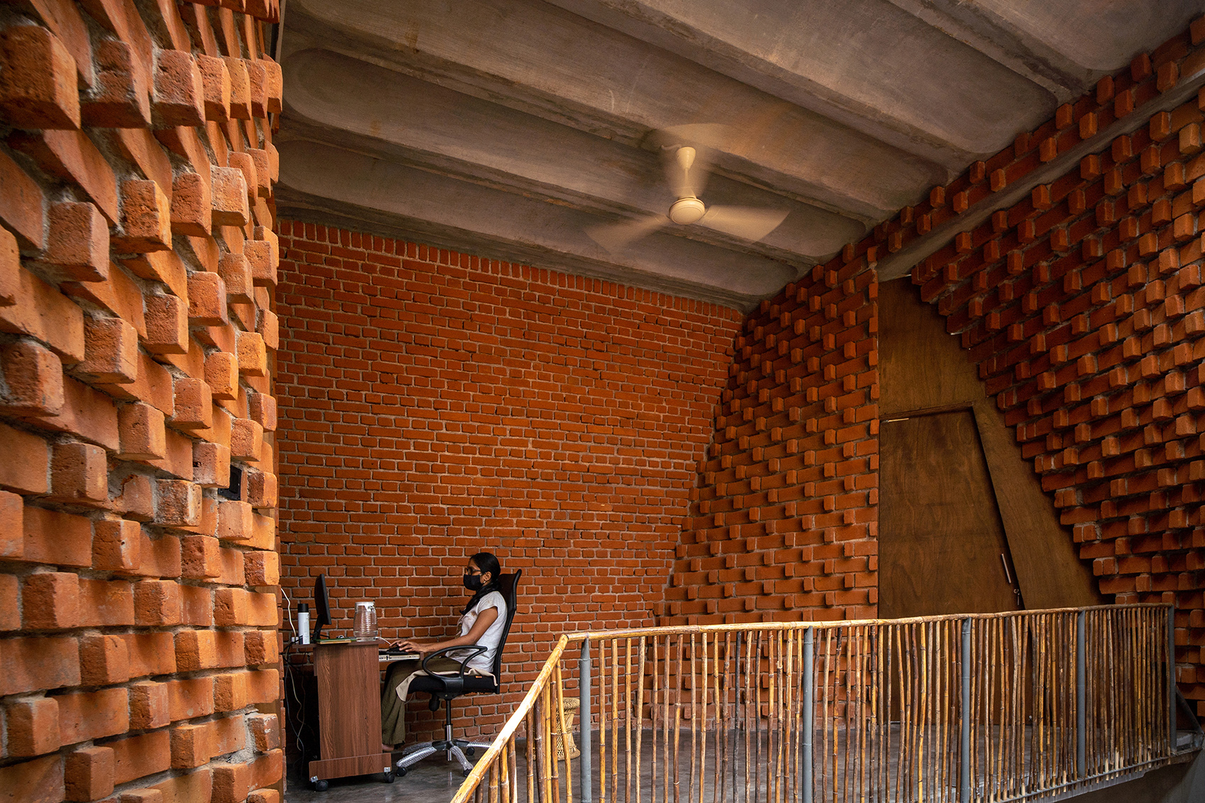 pirouette house by wallmakers
