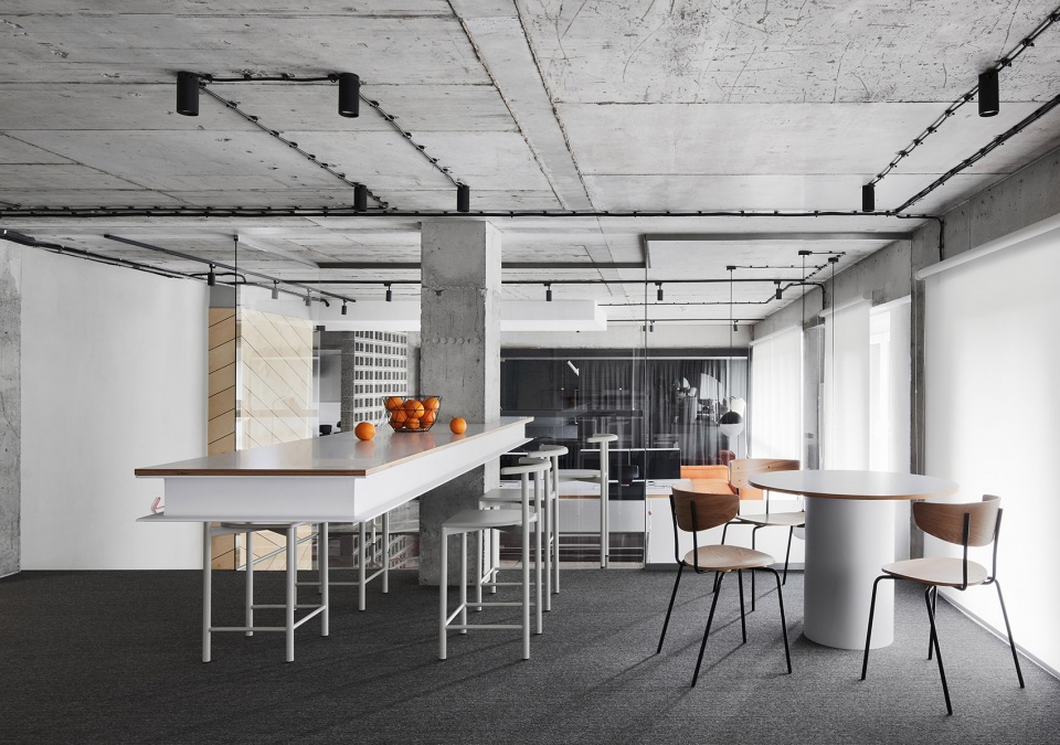 Office AV by Line Design Studio