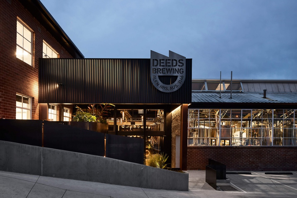 deeds brewing taproom by splinter society architecture