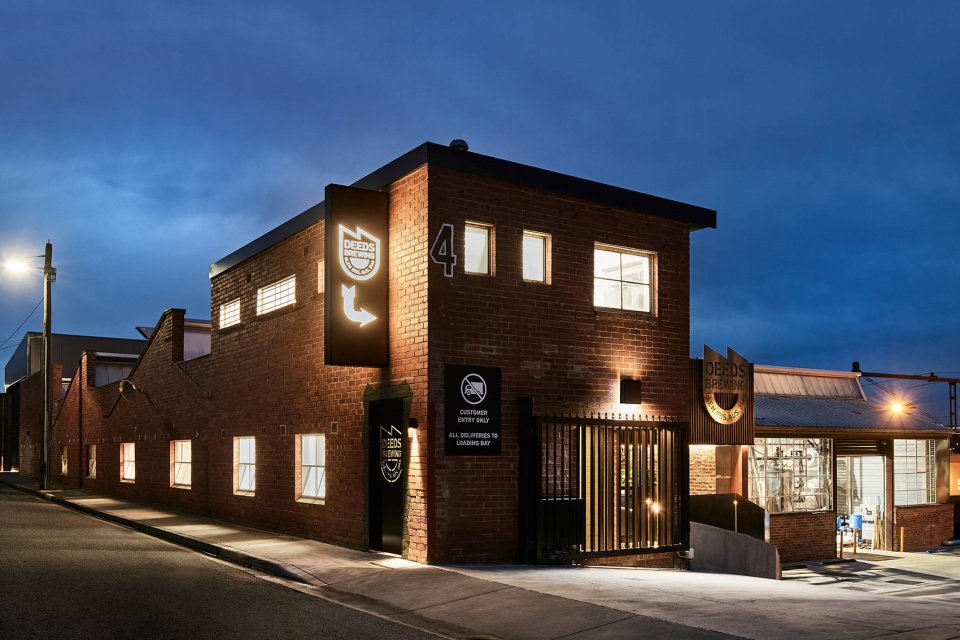 deeds brewing taproom by splinter society architecture