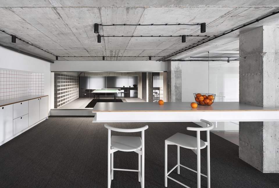 Office AV by Line Design Studio
