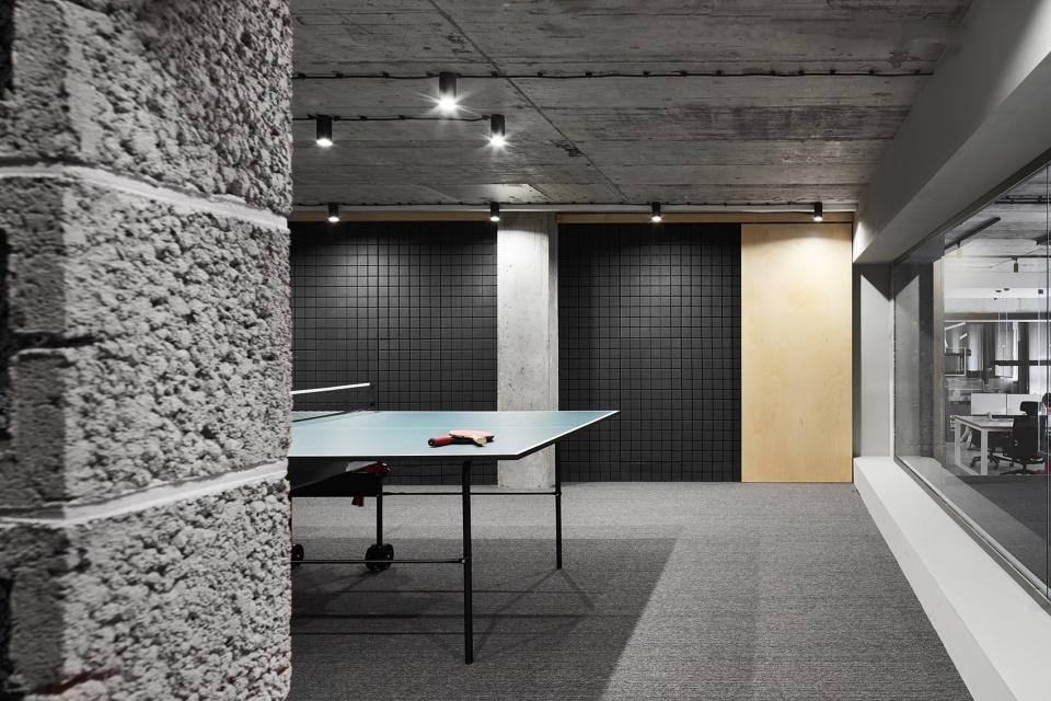 Office AV by Line Design Studio