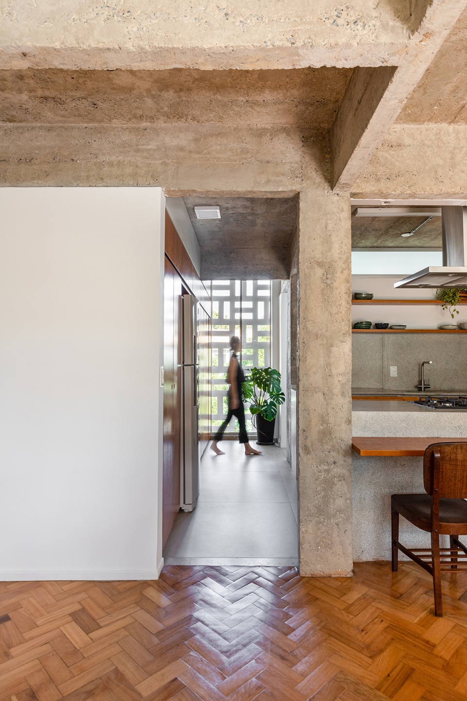 rosa apartment by coda arquitectos