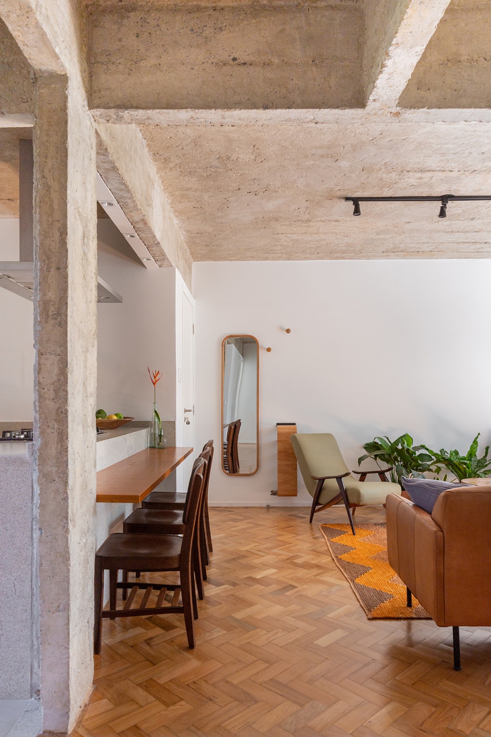 rosa apartment by coda arquitectos
