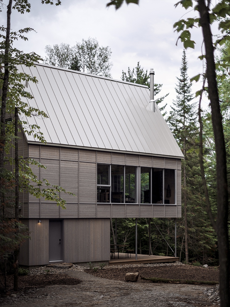 beside chalets by appareil architecture