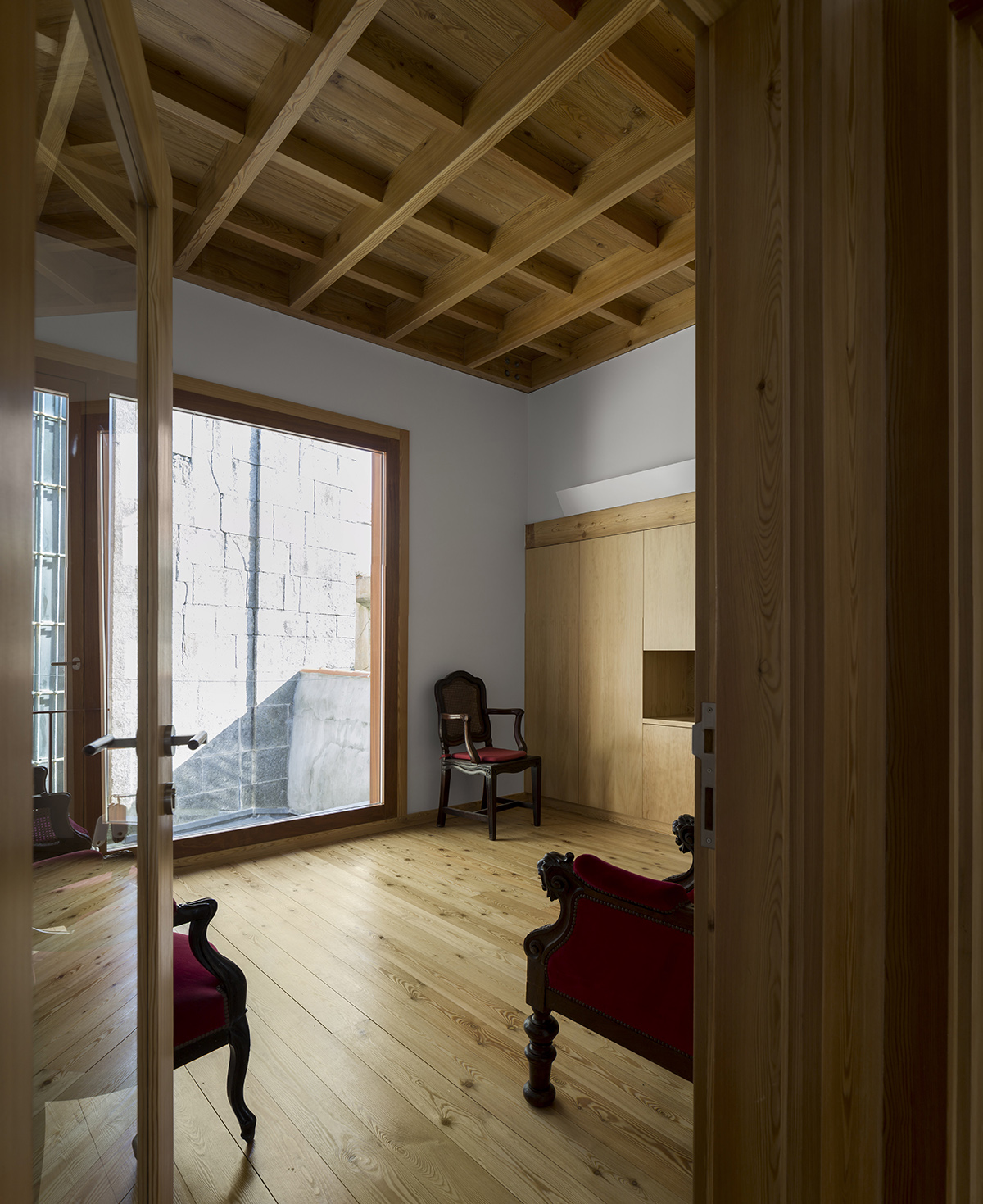 refurbishment of cabido facilities by carlos castanheira clara bastai