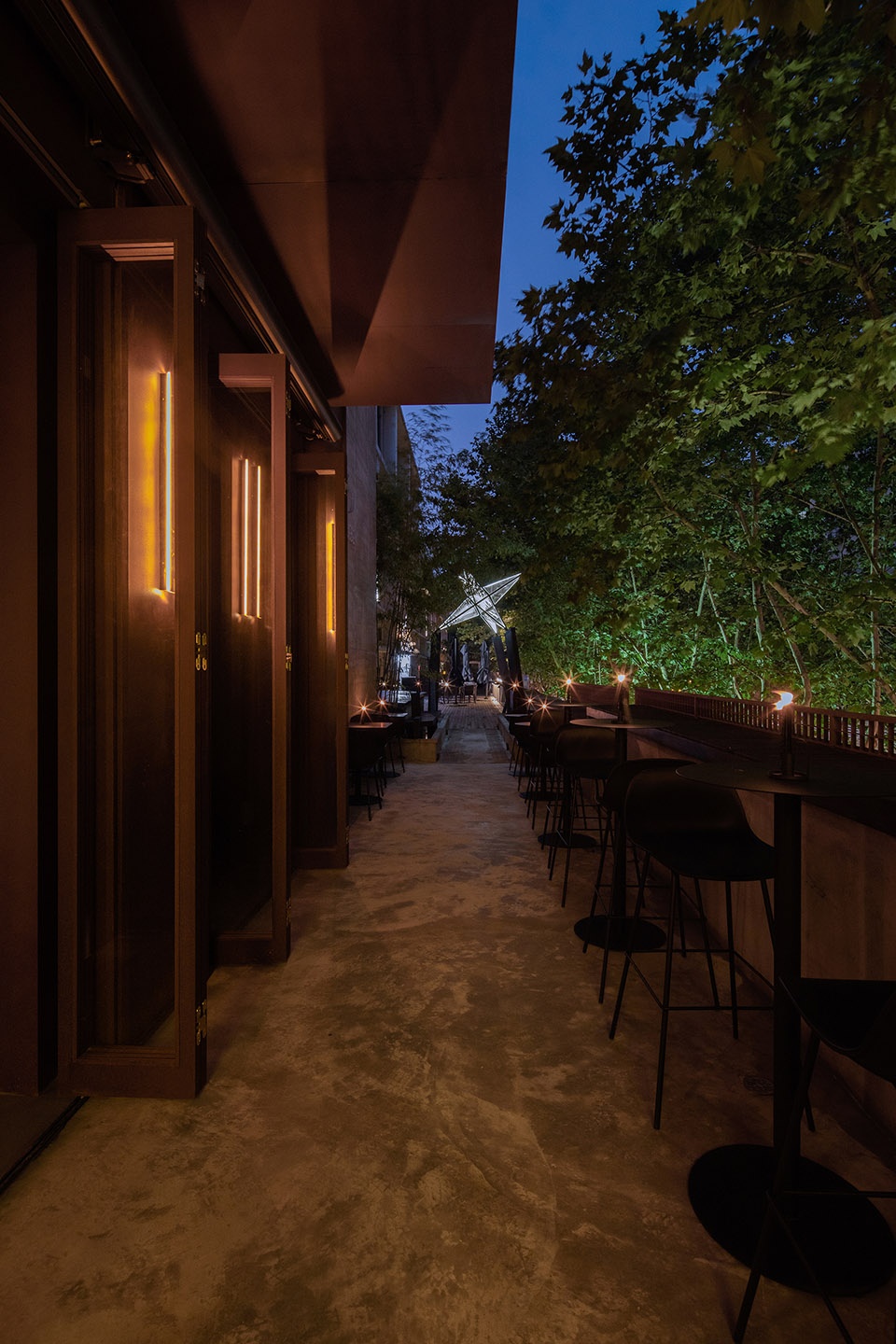 Lieben Bar by All Design Studio
