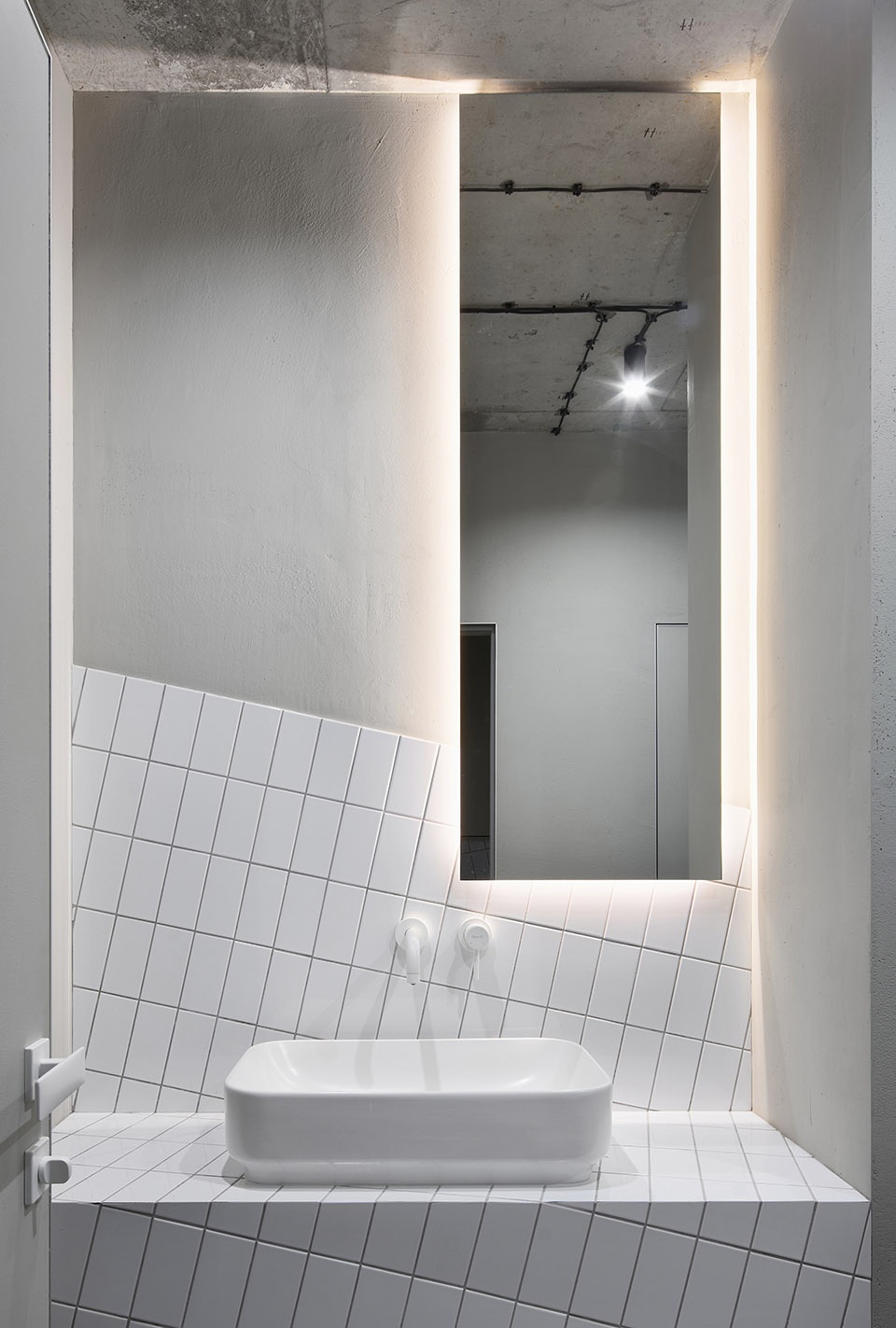 Office AV by Line Design Studio