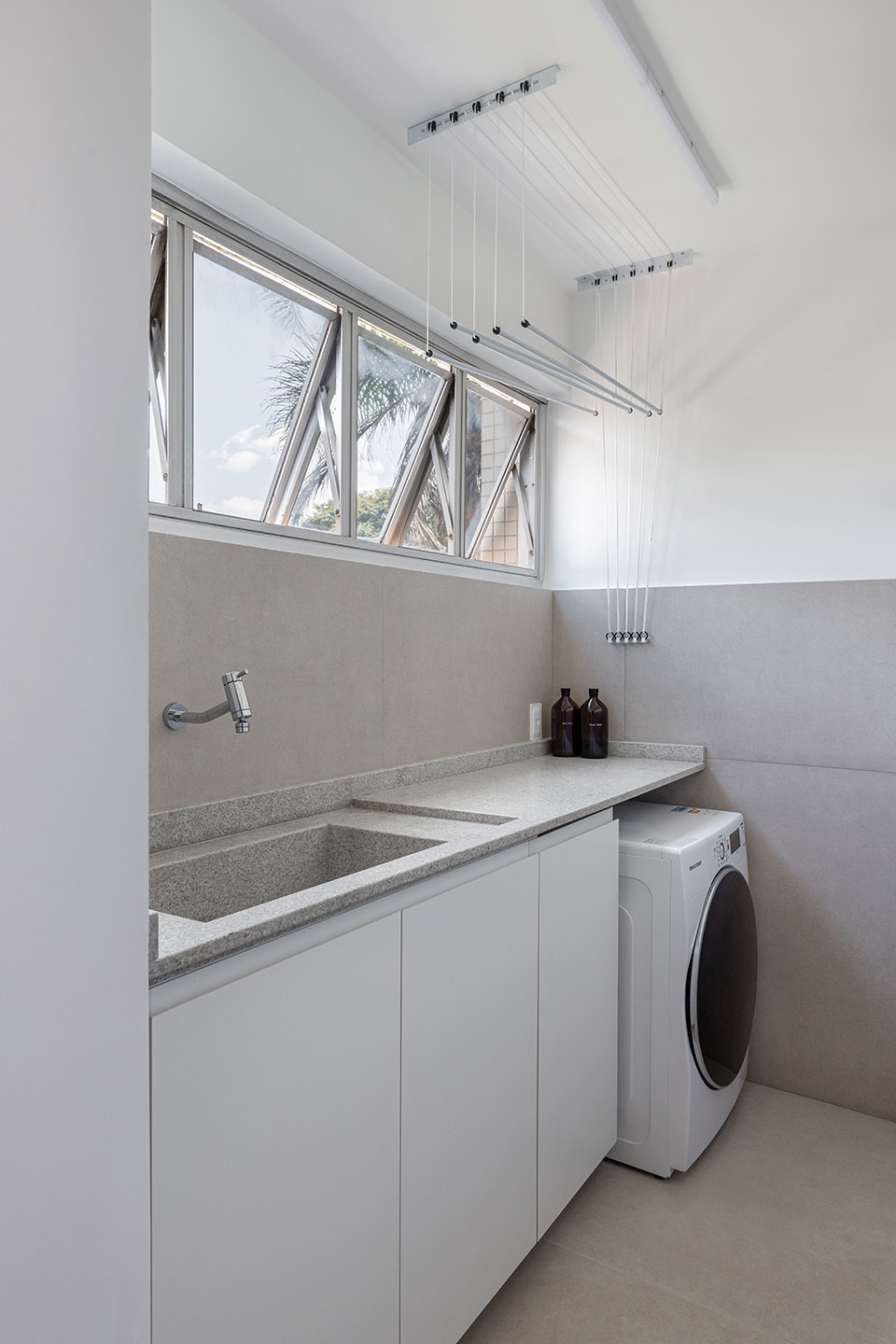 rosa apartment by coda arquitectos