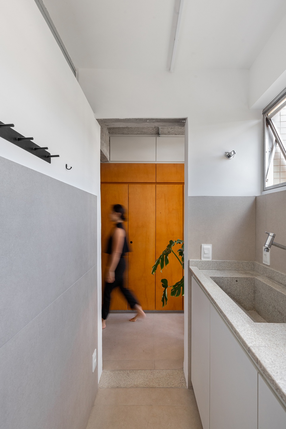 rosa apartment by coda arquitectos