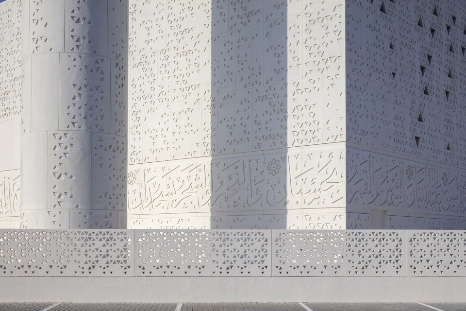 Mosque of The Late Mohamed Abdulkhaliq Gargash DABBAGH ARCHITECTS