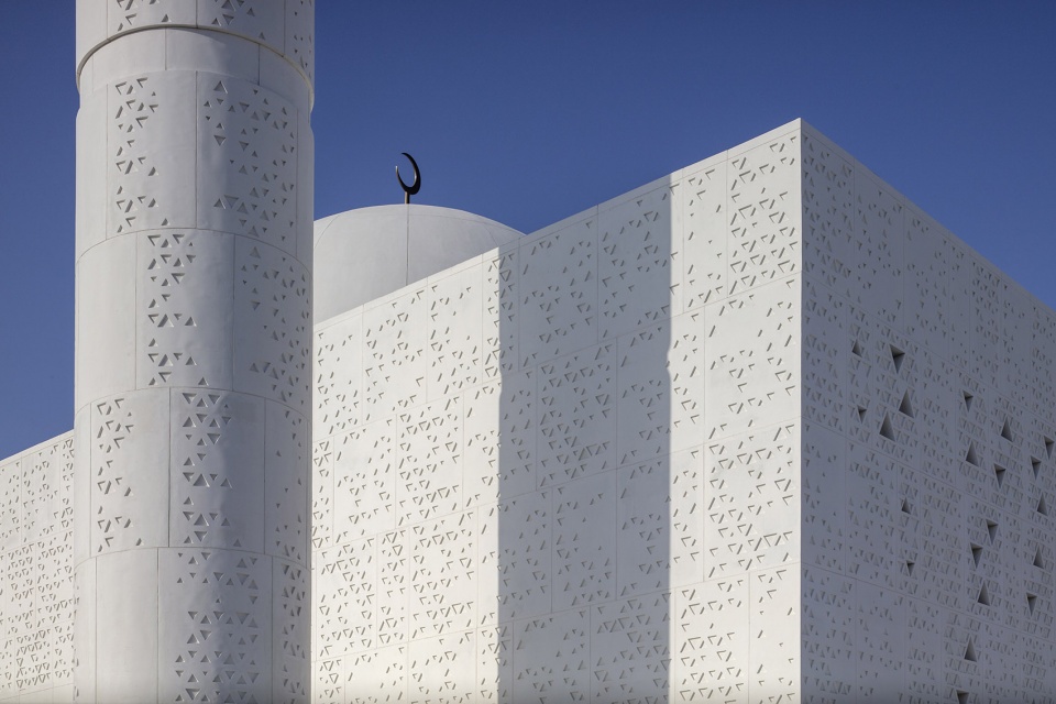 Mosque of The Late Mohamed Abdulkhaliq Gargash DABBAGH ARCHITECTS