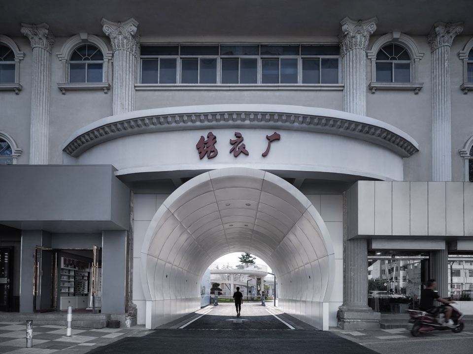 Jiangnan District Embroidered Garment Factory MINAX