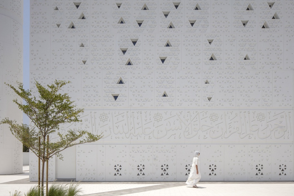 Mosque of The Late Mohamed Abdulkhaliq Gargash DABBAGH ARCHITECTS
