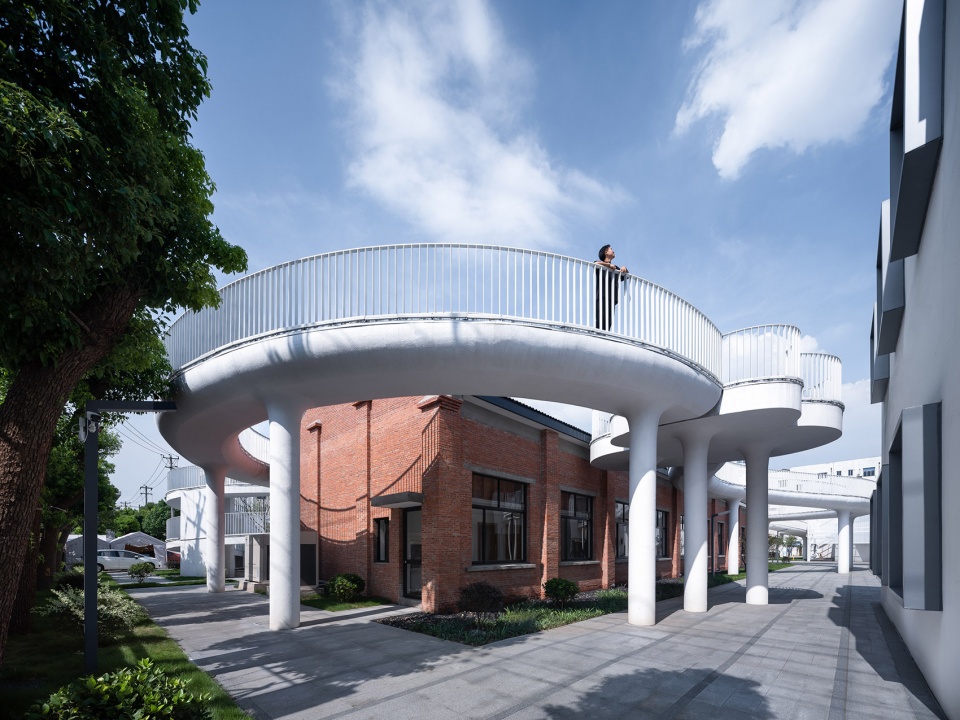 Jiangnan District Embroidered Garment Factory MINAX