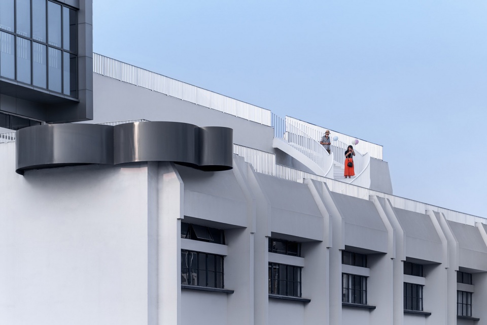 Jiangnan District Embroidered Garment Factory MINAX