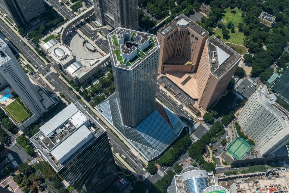 shinjuku sumitomo building by nikken sekkei ltd