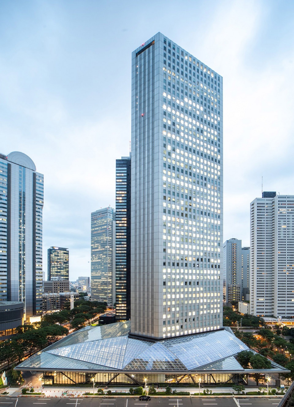 shinjuku sumitomo building by nikken sekkei ltd