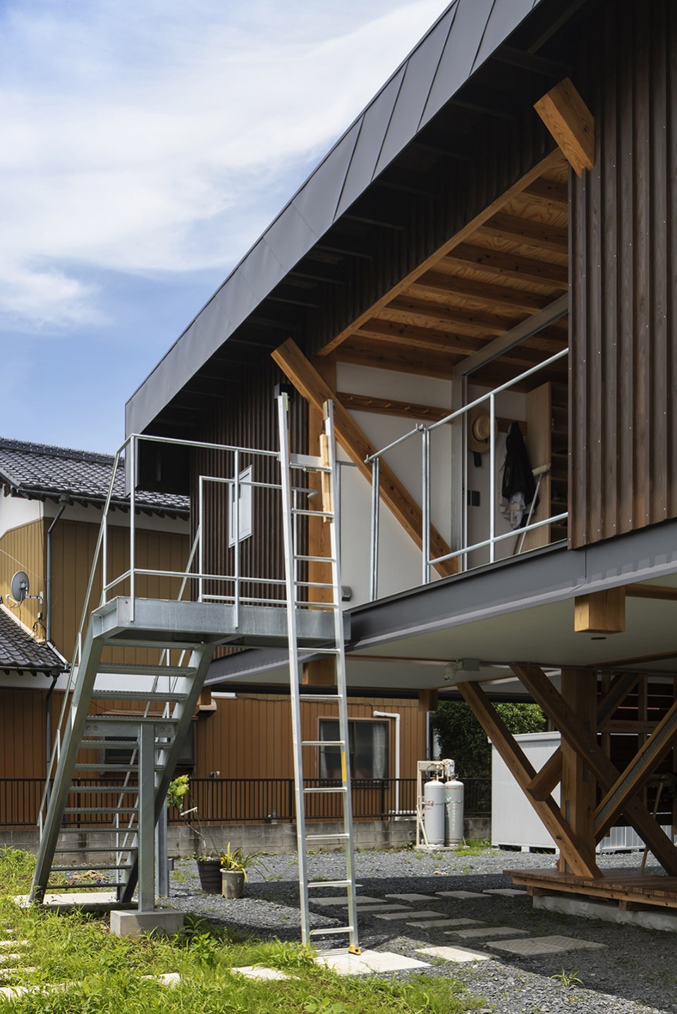 stilt house by ft architects