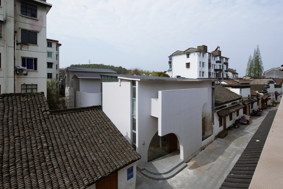 Between Ten Pieces Atelier LAI
