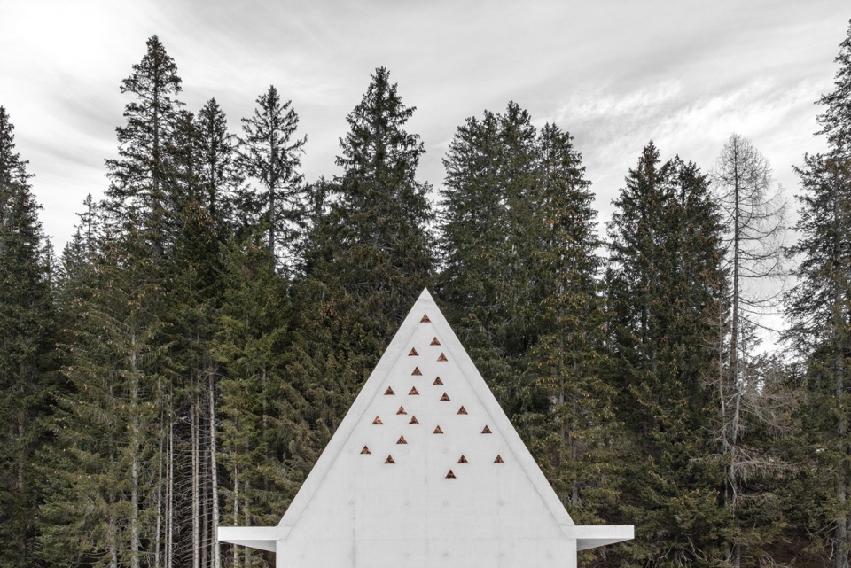 Service Building Kreuzbergpass Pedevilla