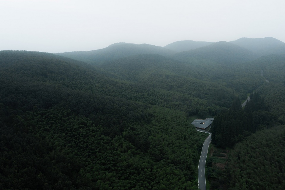 Wuxiang Mountain Qiu Hu Station Mix Architecture
