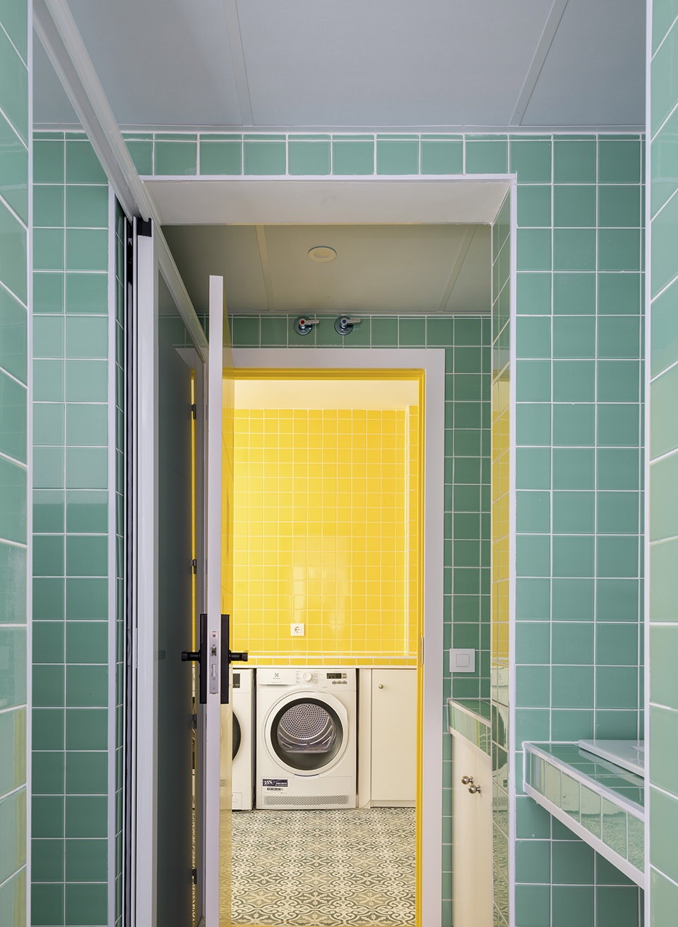 Getafe Student s residence by OOIIO Architecture