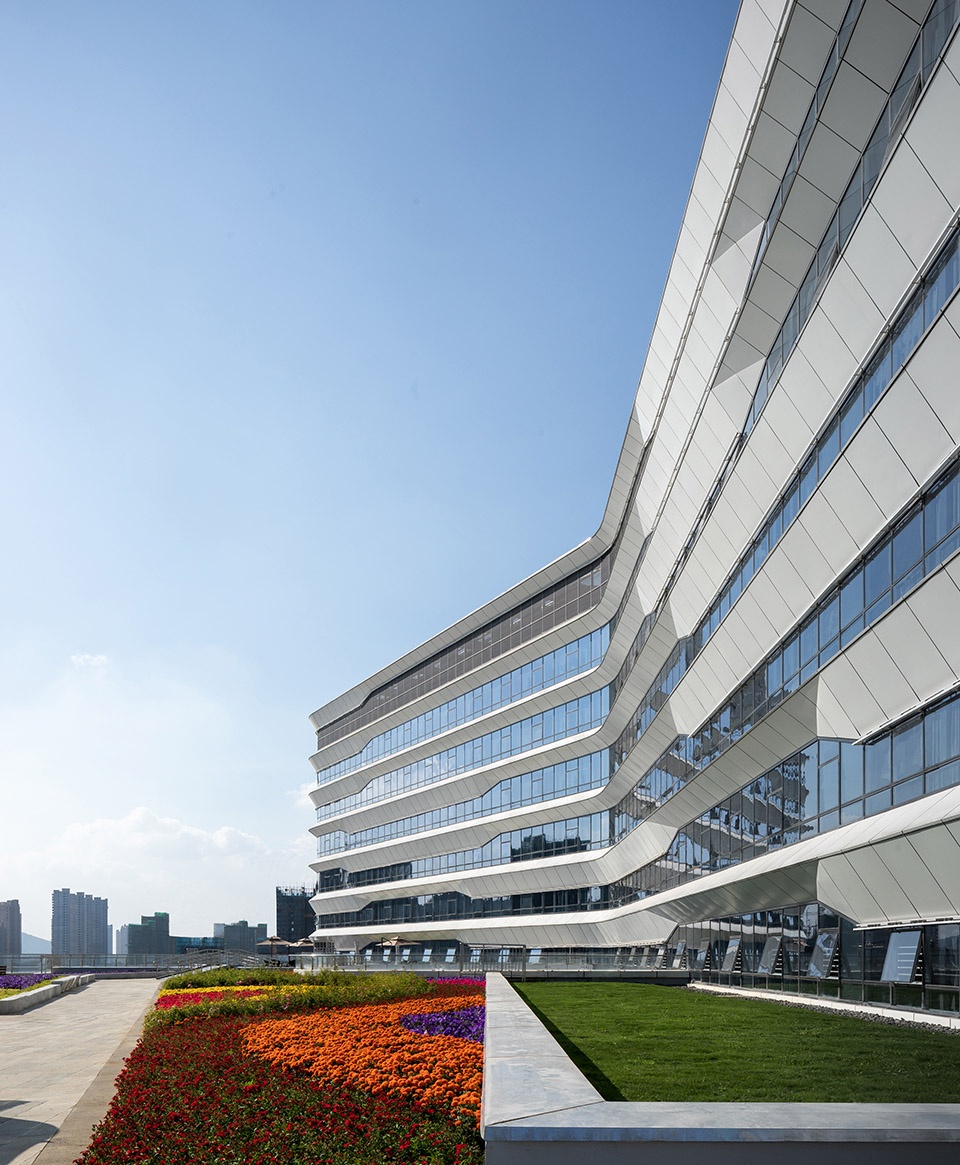 Huzhou Central Hospital by Perkins Will