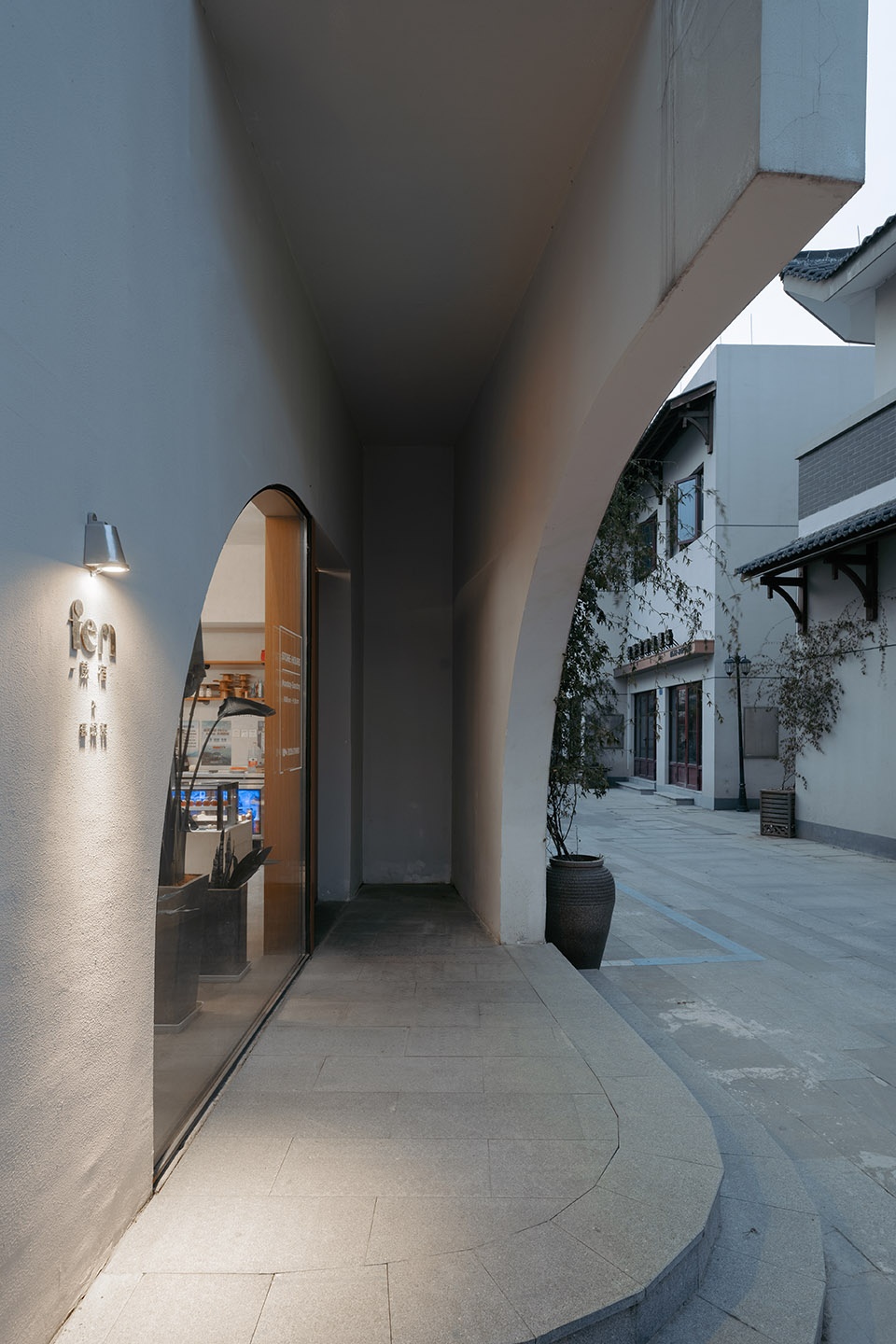 Between Ten Pieces Atelier LAI