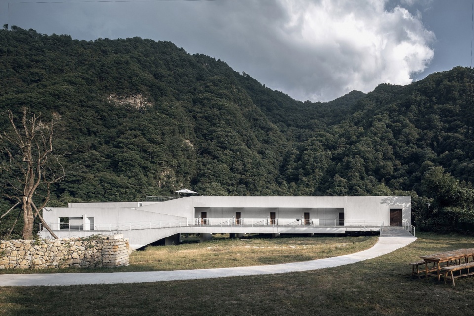 LONE M HOTEL QINLING Studio Qi