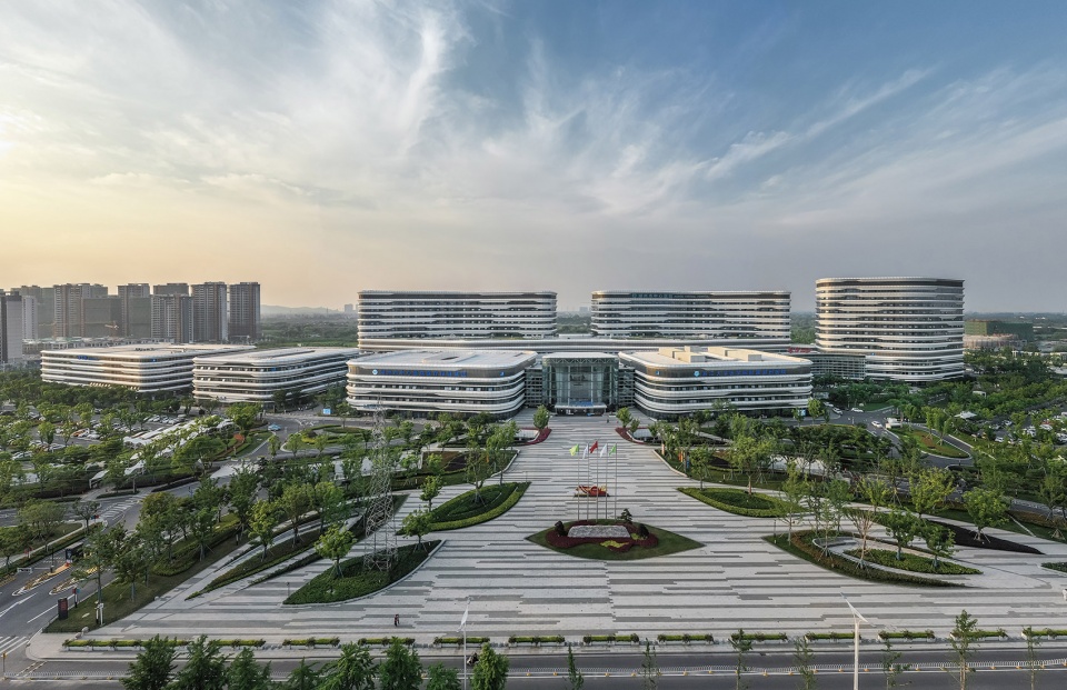 Huzhou Central Hospital by Perkins Will