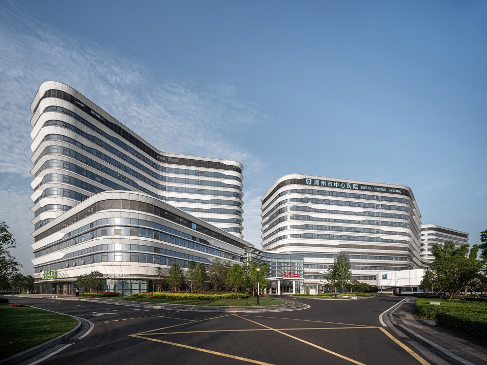 Huzhou Central Hospital by Perkins Will