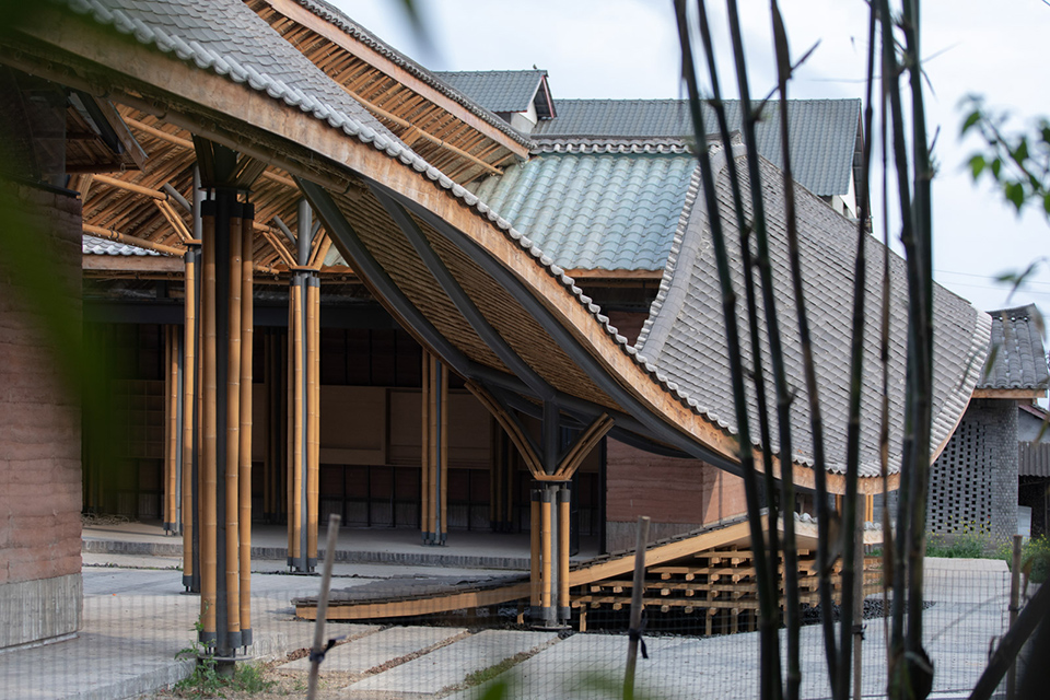gooood archive curved roof