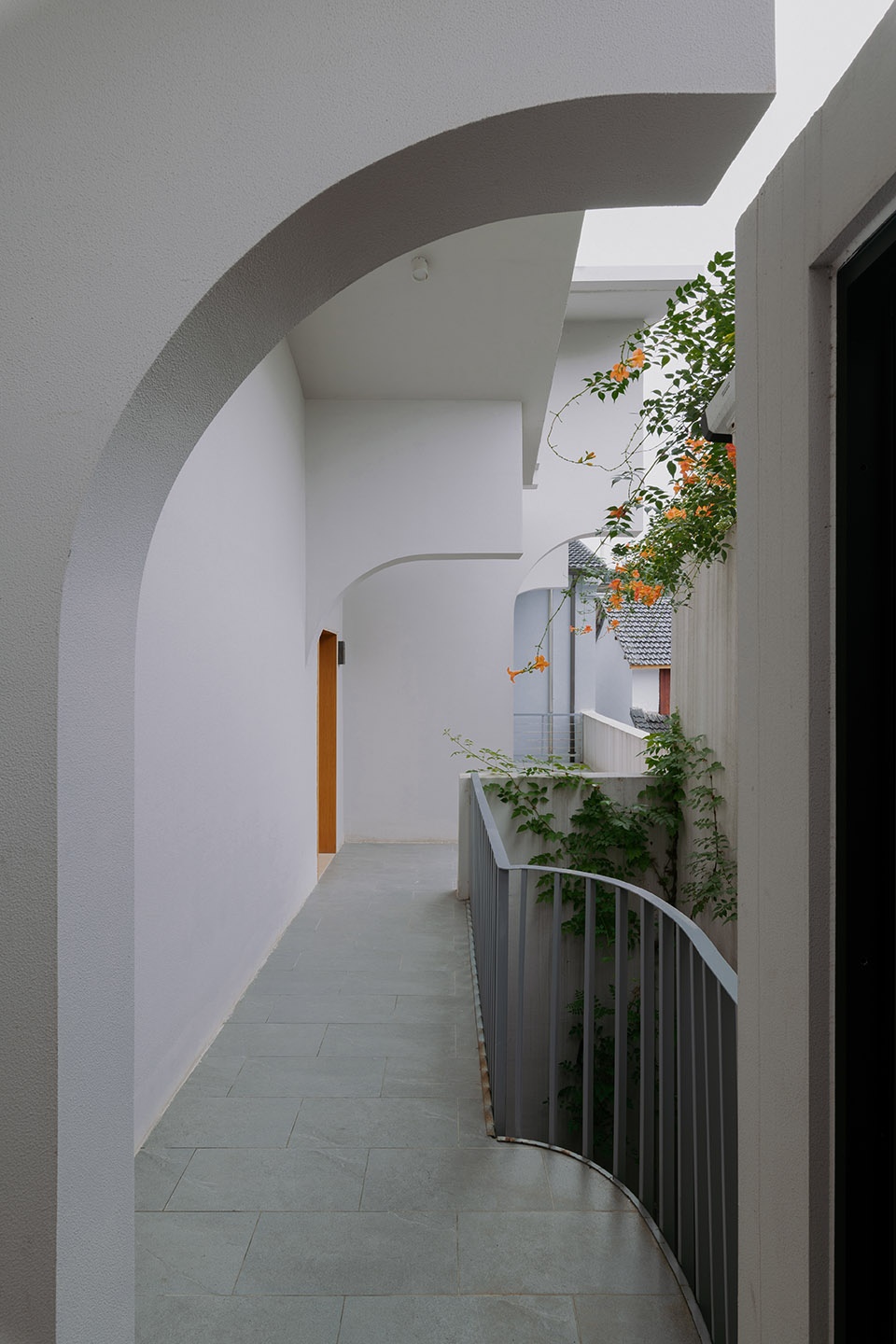 Between Ten Pieces Atelier LAI