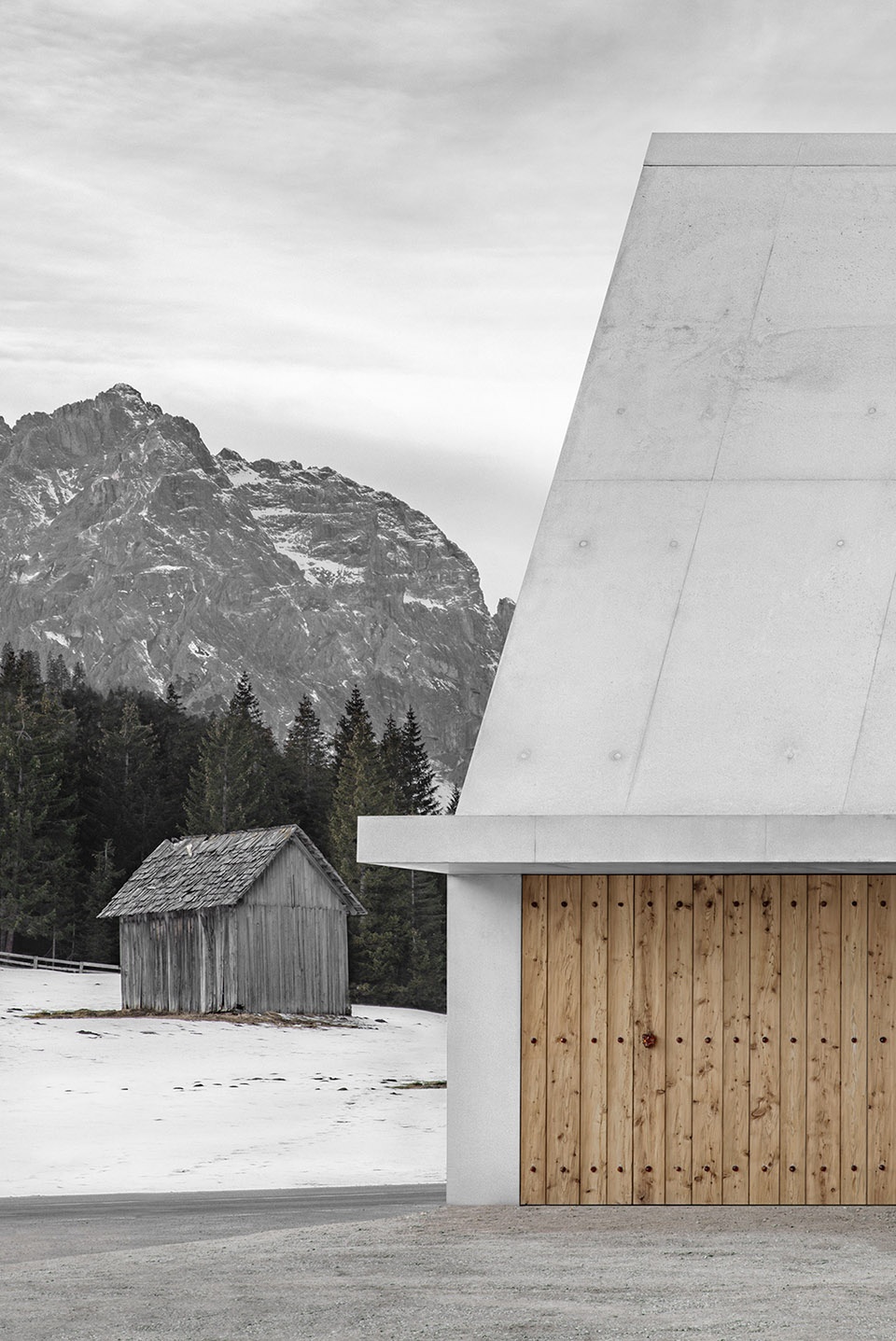 Service Building Kreuzbergpass Pedevilla
