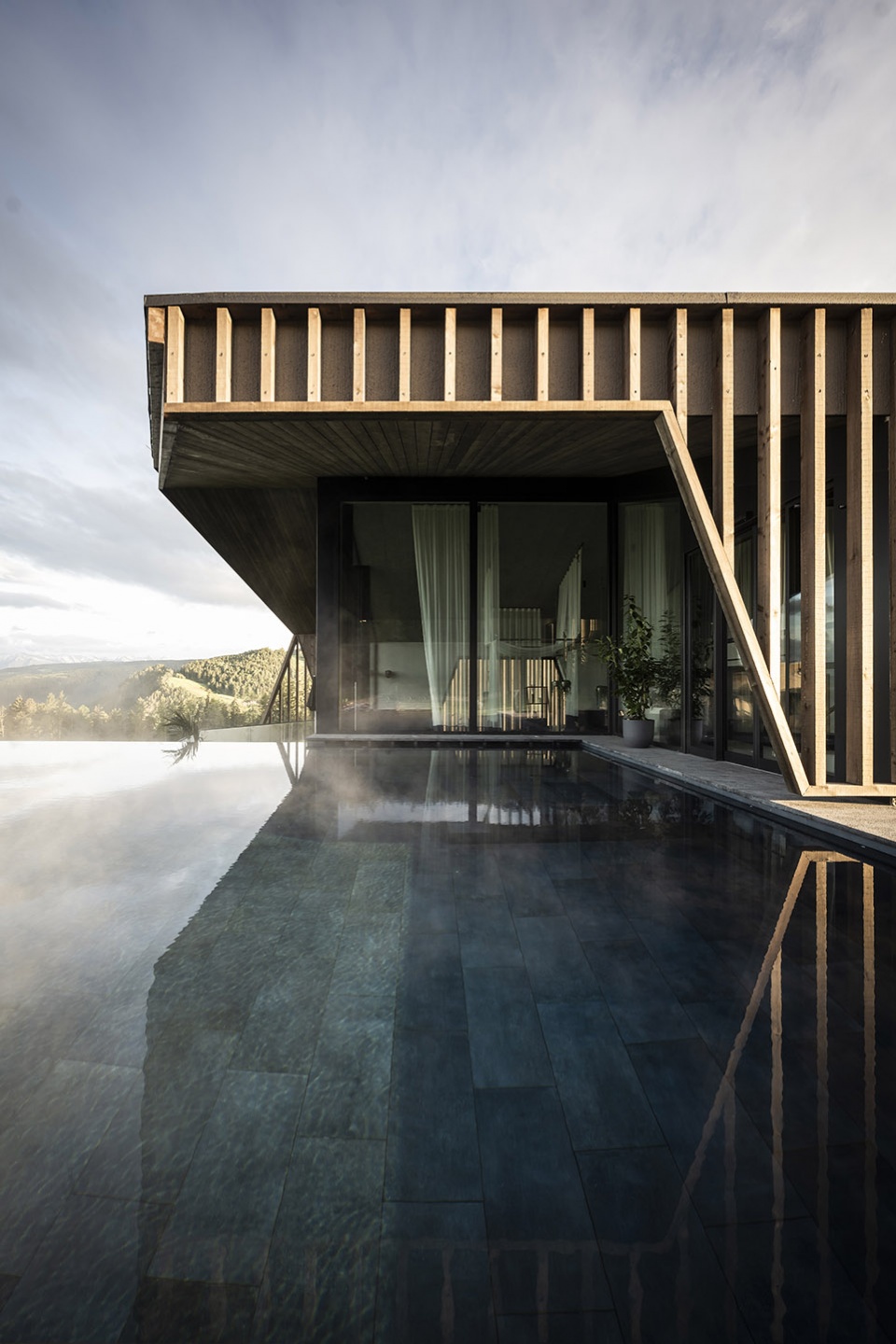 aeon hotel by noa