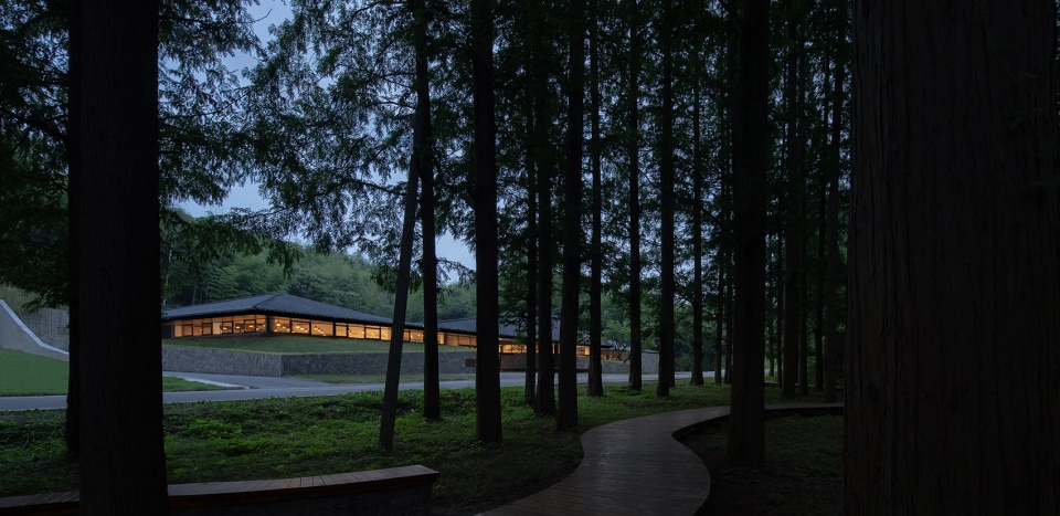 Wuxiang Mountain Qiu Hu Station Mix Architecture