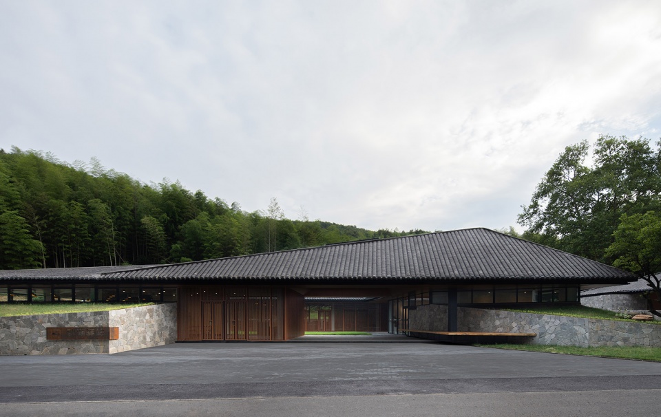 Wuxiang Mountain Qiu Hu Station Mix Architecture