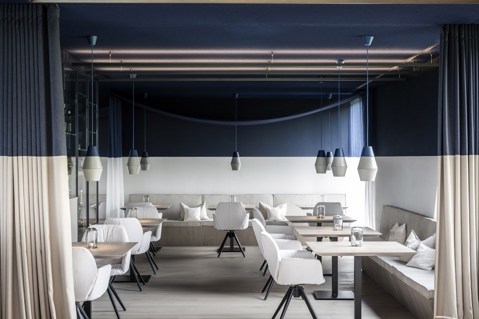 aeon hotel by noa