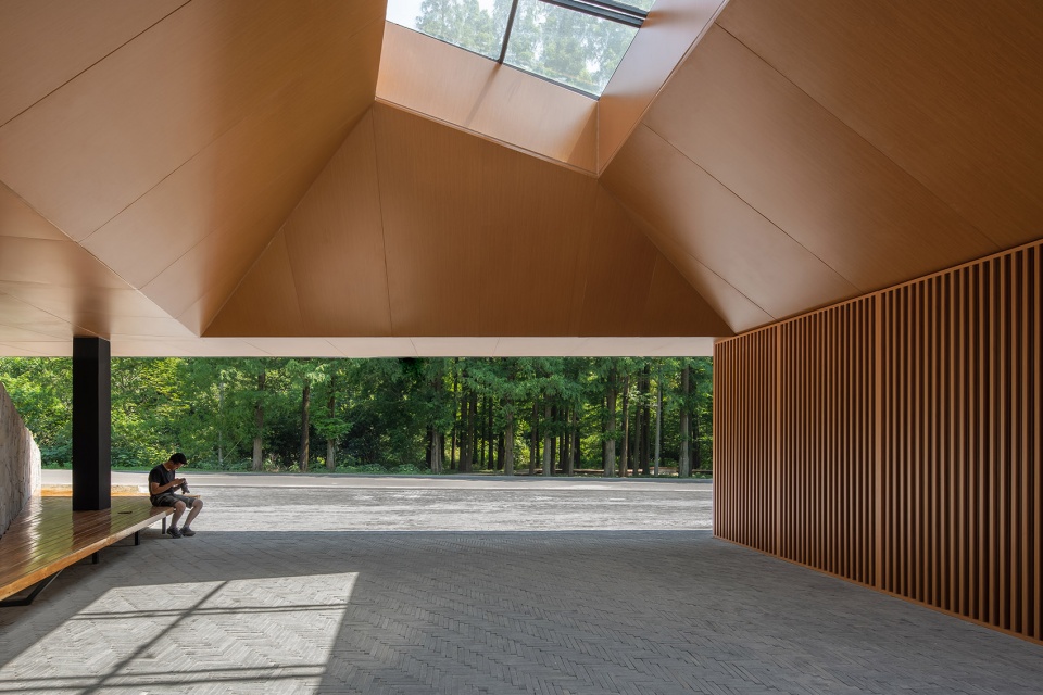 Wuxiang Mountain Qiu Hu Station Mix Architecture
