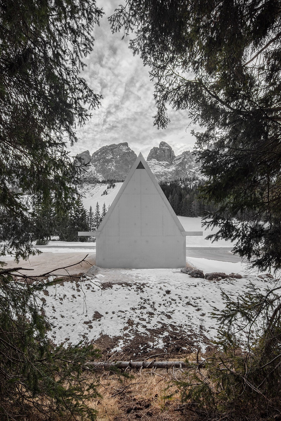 Service Building Kreuzbergpass Pedevilla