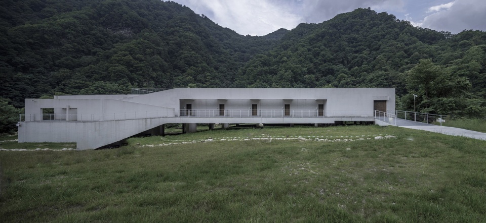 LONE M HOTEL QINLING Studio Qi