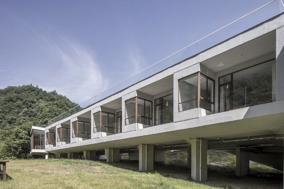 LONE M HOTEL QINLING Studio Qi