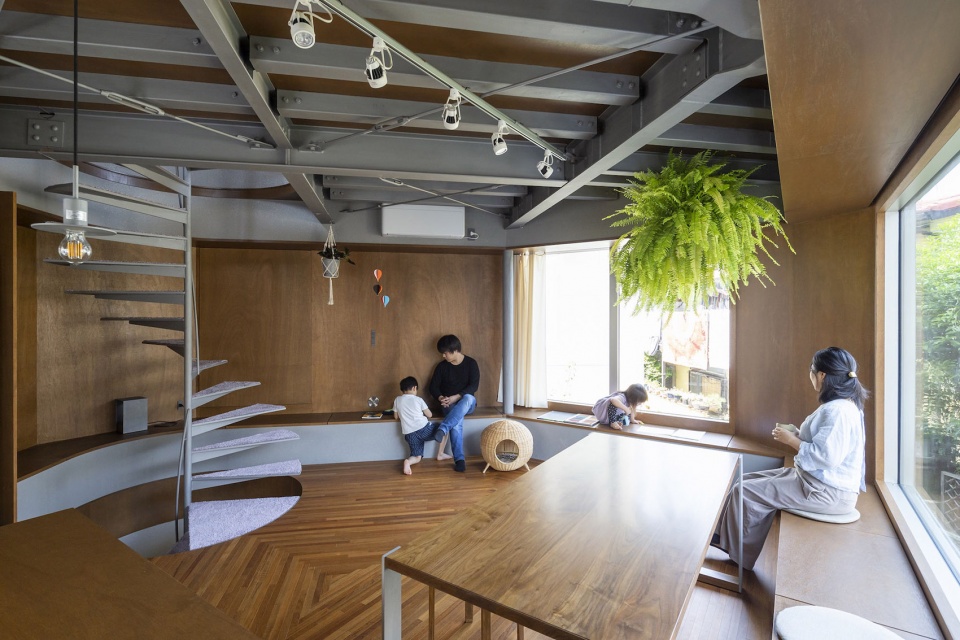 Bay Window Tower House Takaaki Fuji Yuko Fuji Architecture