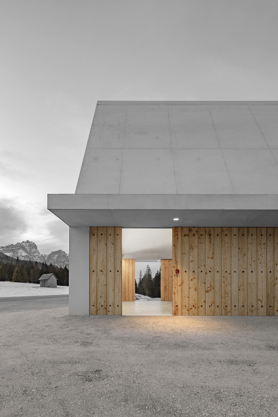 Service Building Kreuzbergpass Pedevilla