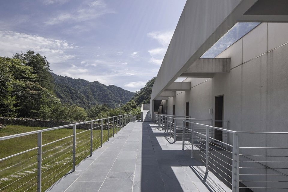 LONE M HOTEL QINLING Studio Qi