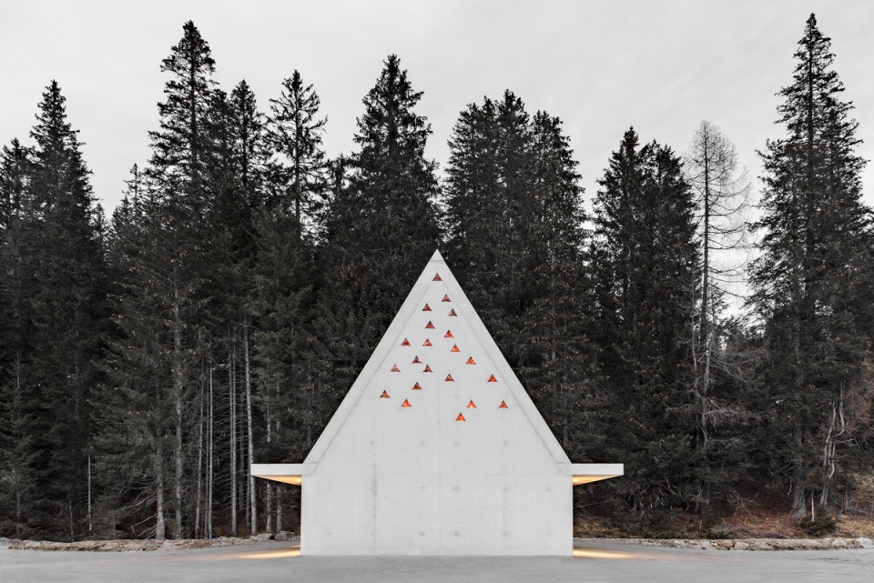 Service Building Kreuzbergpass Pedevilla
